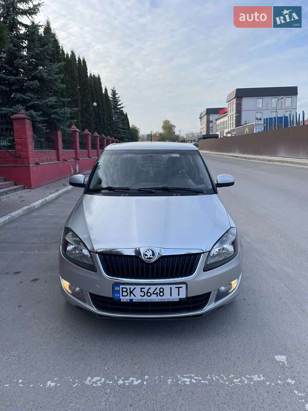Хэтчбек Skoda Fabia 2014 в Ровно