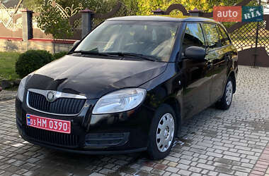 Универсал Skoda Fabia 2009 в  фото 2 Универсал Skoda Fabia 2009 в