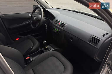 Хэтчбек Skoda Fabia 2006 в 