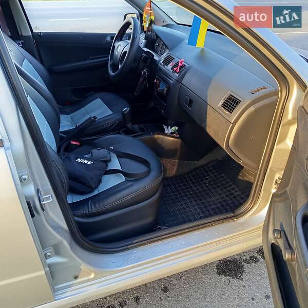 Хэтчбек Skoda Fabia 2006 в Виннице