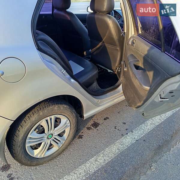 Хэтчбек Skoda Fabia 2006 в Виннице