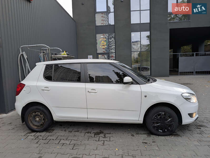 Хэтчбек Skoda Fabia 2014 в Киеве