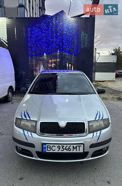 Хэтчбек Skoda Fabia 2006 в  Хэтчбек Skoda Fabia 2006 в