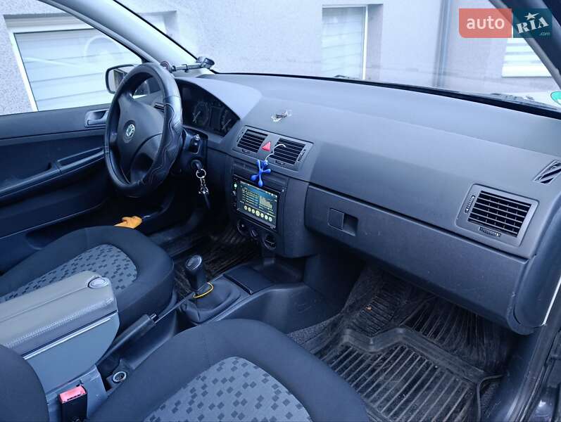 Хэтчбек Skoda Fabia 2004 в Ровно