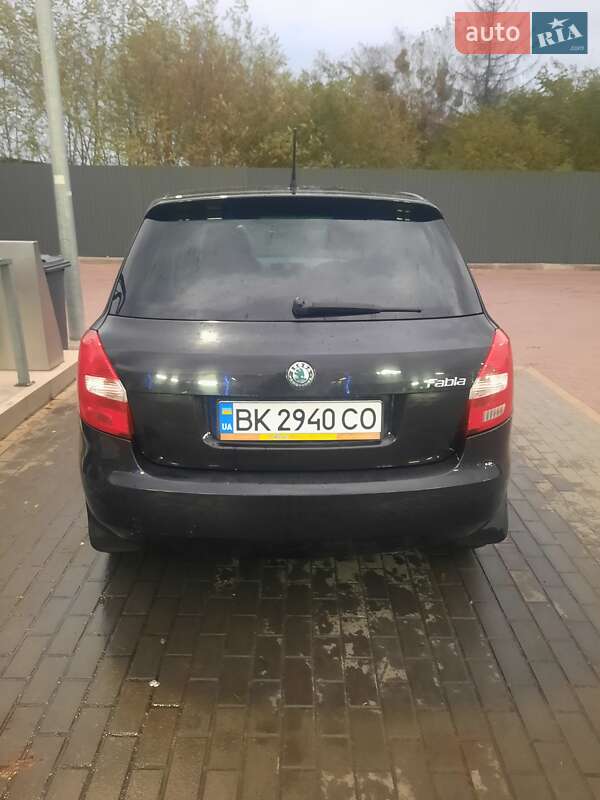Хэтчбек Skoda Fabia 2012 в Сарнах