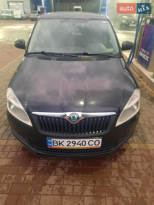 Хэтчбек Skoda Fabia 2012 в Сарнах