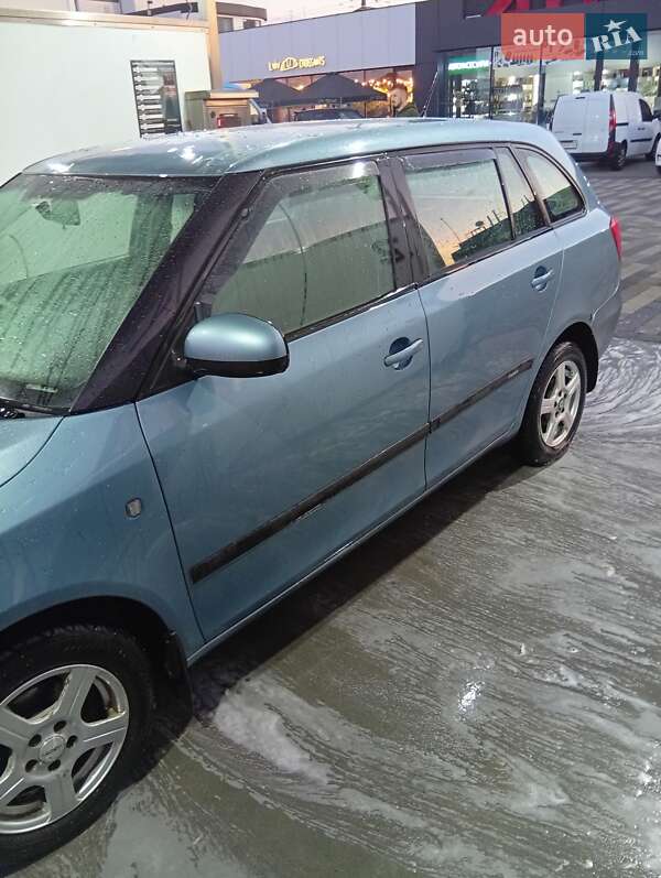 Универсал Skoda Fabia 2010 в Ужгороде