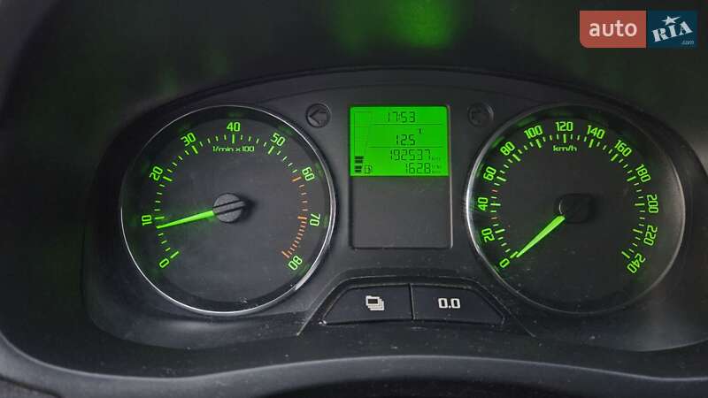 Хэтчбек Skoda Fabia 2013 в Киеве фото 12 Хэтчбек Skoda Fabia 2013 в Киеве