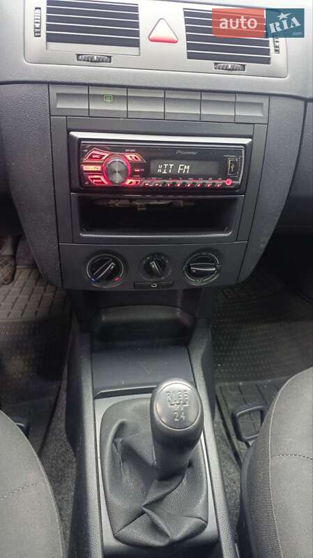 Седан Skoda Fabia 2005 в Виннице