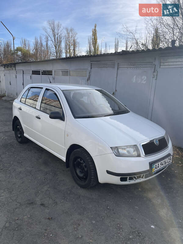 Хэтчбек Skoda Fabia 2003 в Киеве