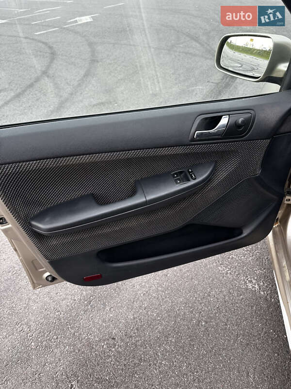 Хэтчбек Skoda Fabia 2004 в Львове