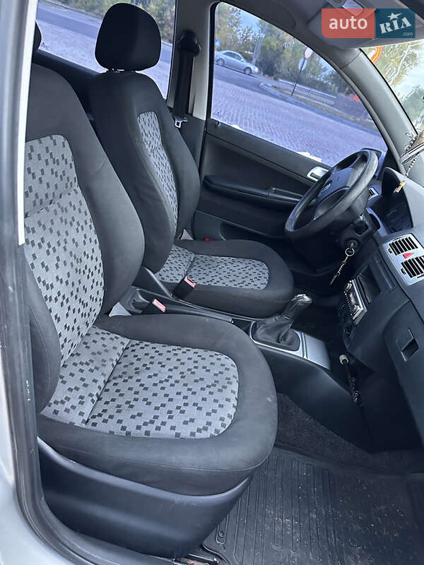 Хетчбек Skoda Fabia 2004 в Первомайську