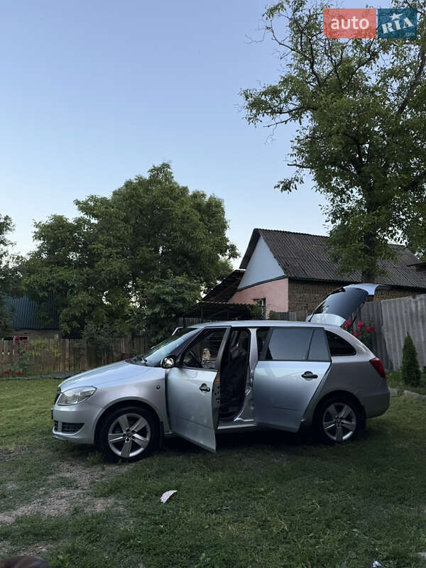 Универсал Skoda Fabia 2011 в Обаве