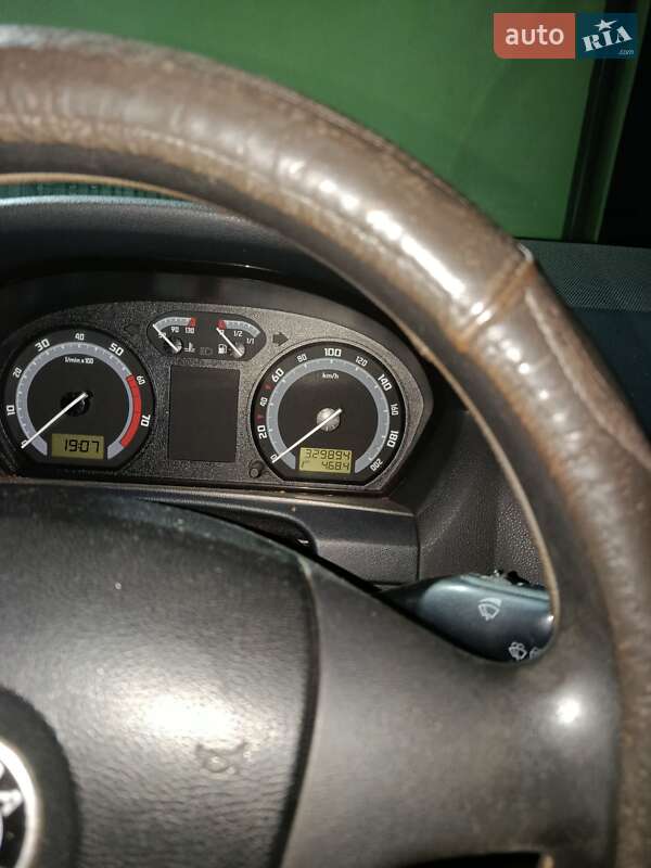 Хэтчбек Skoda Fabia 2006 в Ужгороде