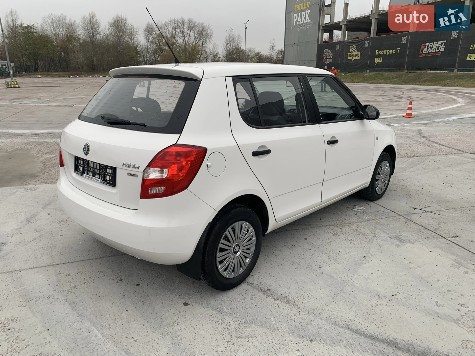 2011 Skoda Fabia - мініатюра 5