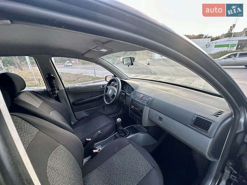 Хетчбек Skoda Fabia 2004 в Кропивницькому