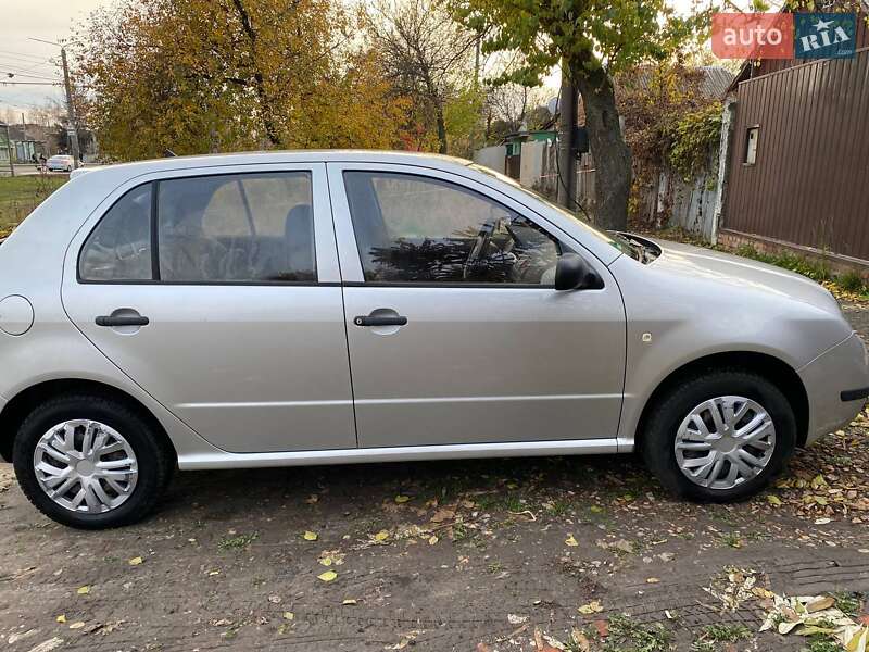 Хэтчбек Skoda Fabia 2004 в Сумах