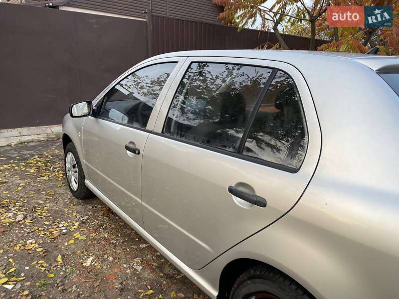 Хэтчбек Skoda Fabia 2004 в Сумах