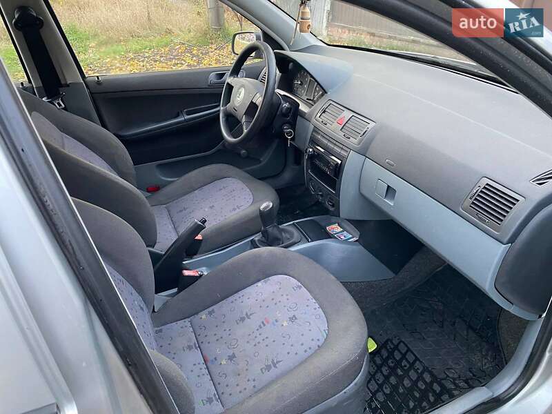 Хэтчбек Skoda Fabia 2004 в Сумах