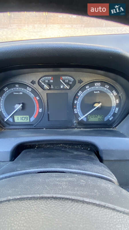 Хэтчбек Skoda Fabia 2005 в Киеве