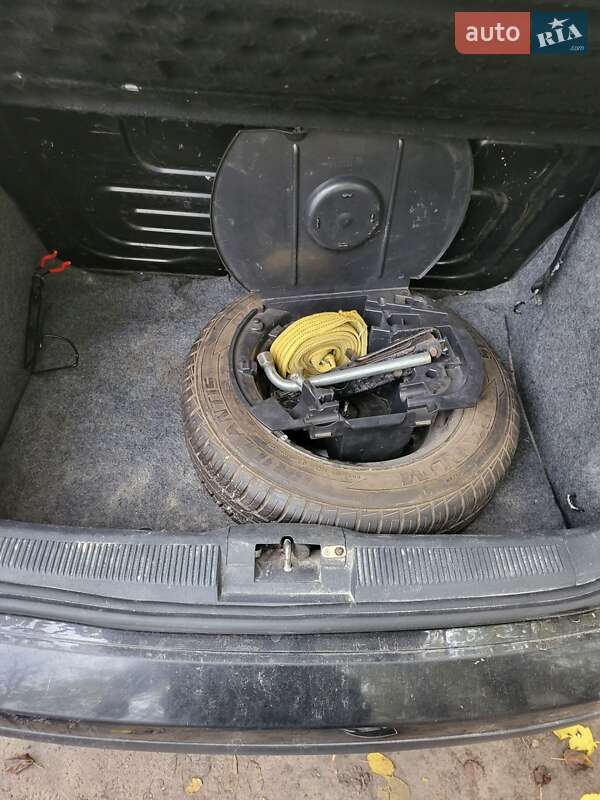 Хэтчбек Skoda Fabia 2007 в Киеве