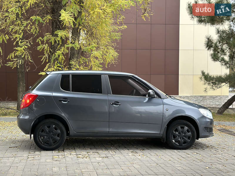 Хетчбек Skoda Fabia 2012 в Дніпрі