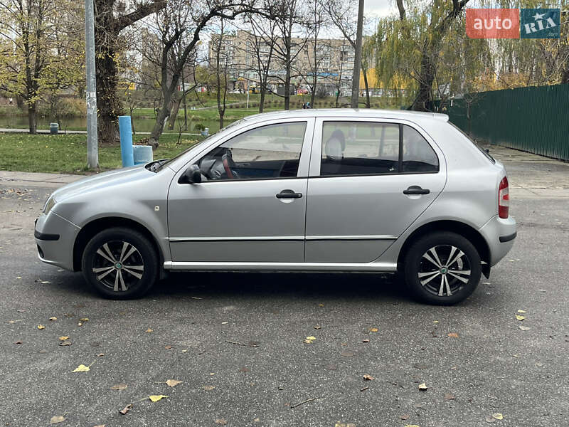 Хэтчбек Skoda Fabia 2006 в Киеве