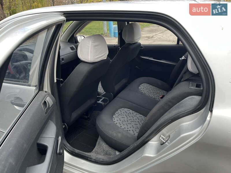 Хэтчбек Skoda Fabia 2006 в Киеве