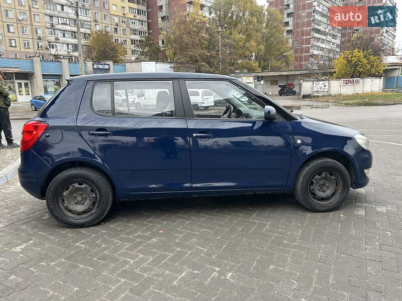 Хэтчбек Skoda Fabia 2012 в Днепре