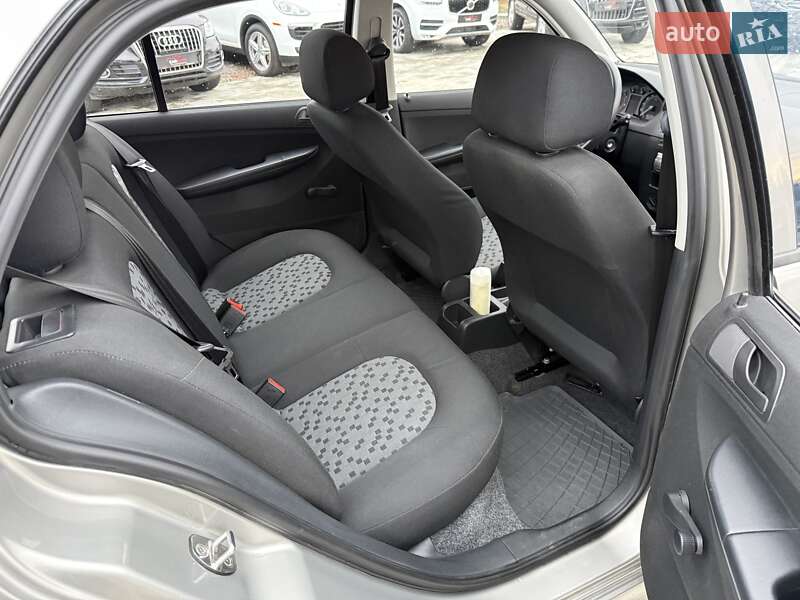 Хетчбек Skoda Fabia 2006 в Ужгороді фото 27 Хетчбек Skoda Fabia 2006 в Ужгороді