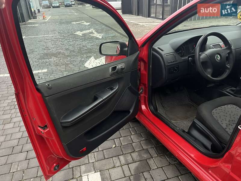 Хэтчбек Skoda Fabia 2006 в Ровно