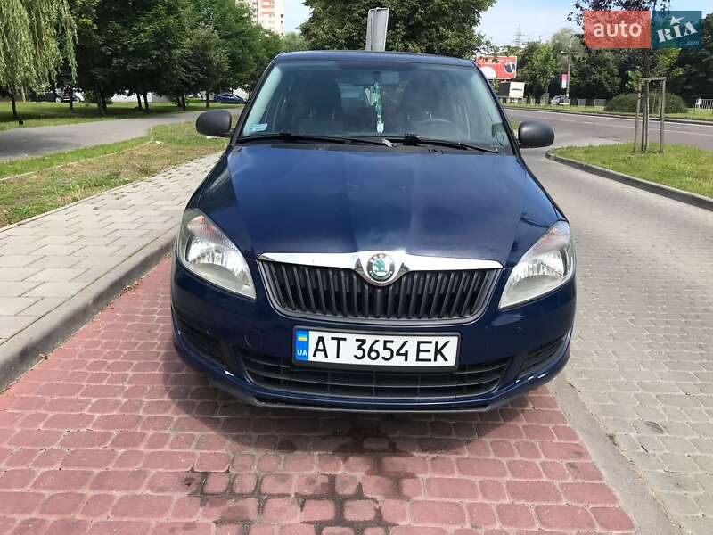 Хэтчбек Skoda Fabia 2011 в Бурштыне фото Хэтчбек Skoda Fabia 2011 в Бурштыне