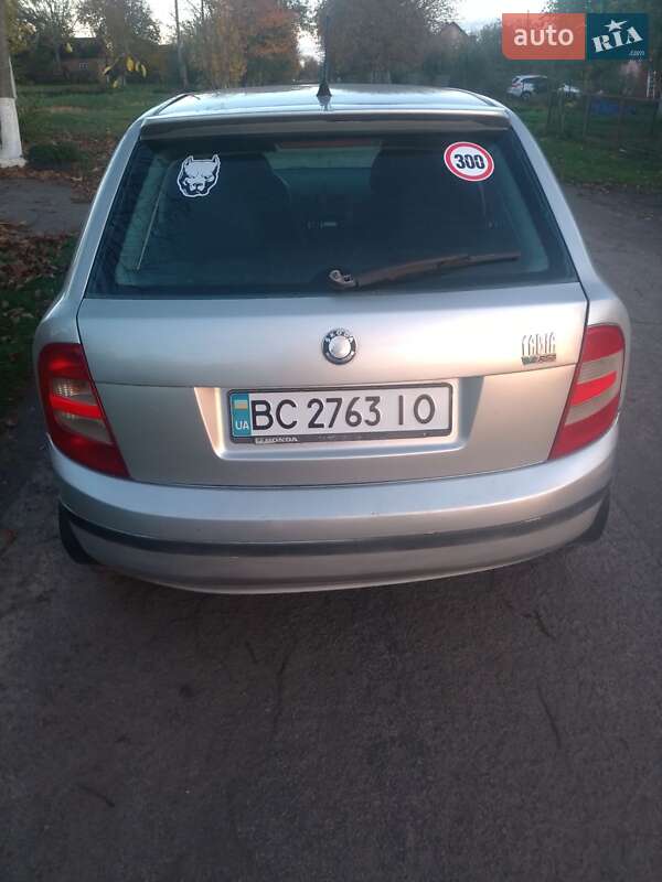Хэтчбек Skoda Fabia 2003 в Луцке