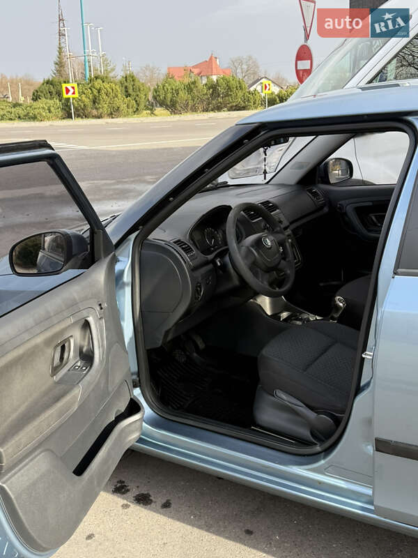 Хэтчбек Skoda Fabia 2010 в Надворной