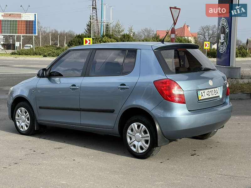 Хэтчбек Skoda Fabia 2010 в Надворной