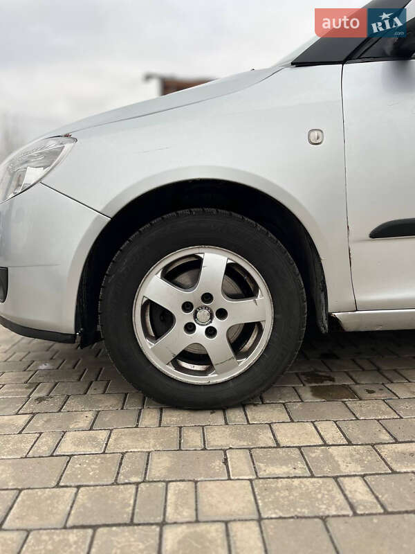Хэтчбек Skoda Fabia 2009 в Белогородке фото 7 Хэтчбек Skoda Fabia 2009 в Белогородке