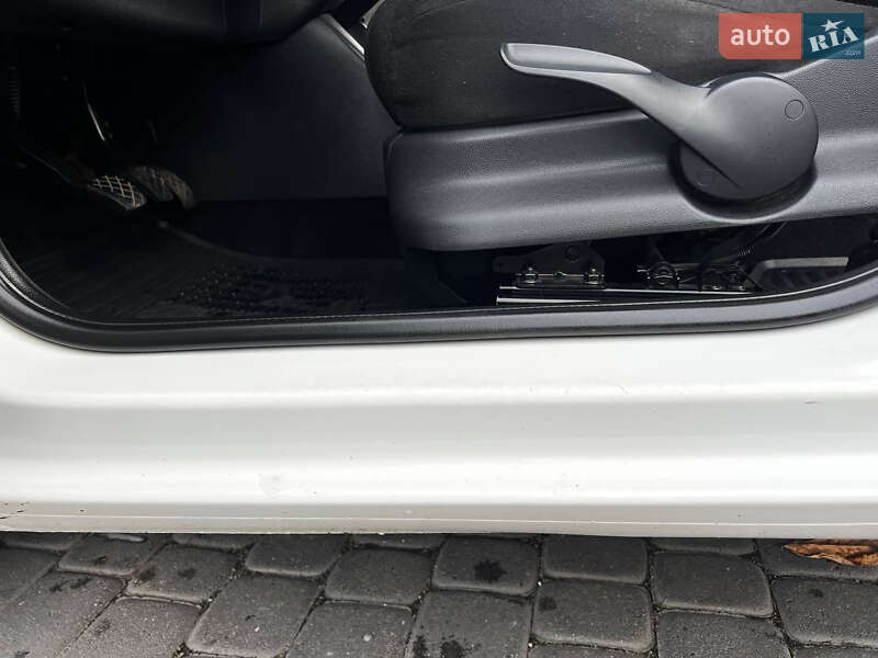 Хетчбек Skoda Fabia 2012 в Мукачевому