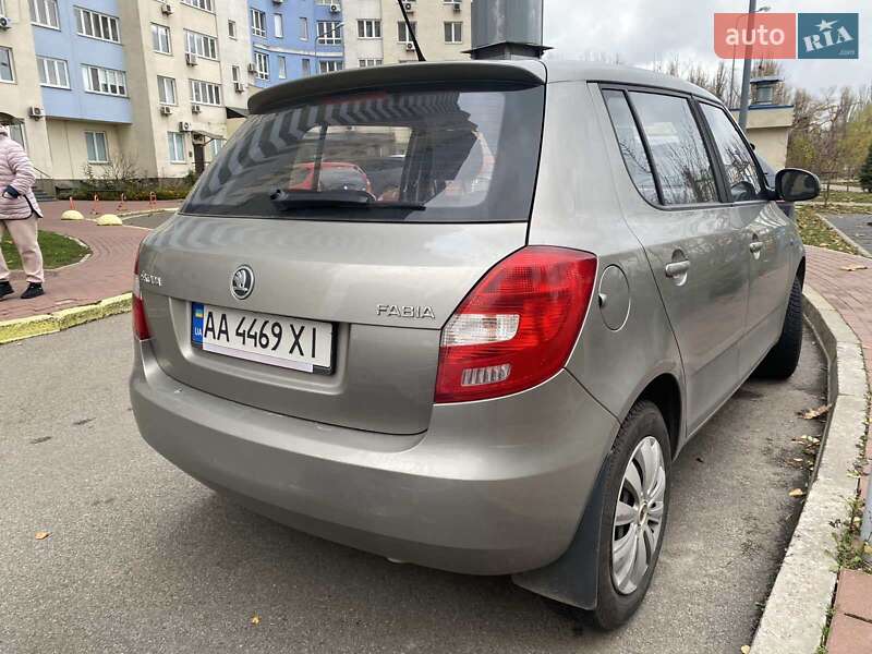 Хэтчбек Skoda Fabia 2015 в Киеве фото 2 Хэтчбек Skoda Fabia 2015 в Киеве