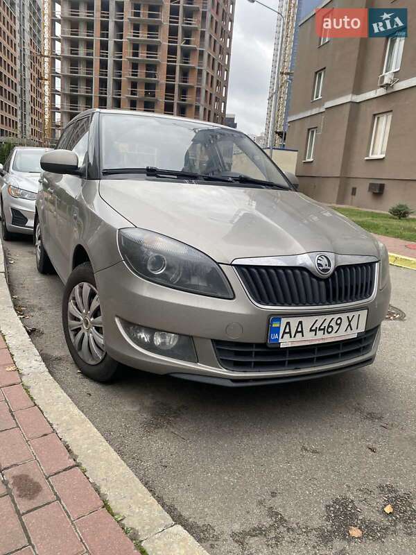 Хэтчбек Skoda Fabia 2015 в Киеве фото 5 Хэтчбек Skoda Fabia 2015 в Киеве