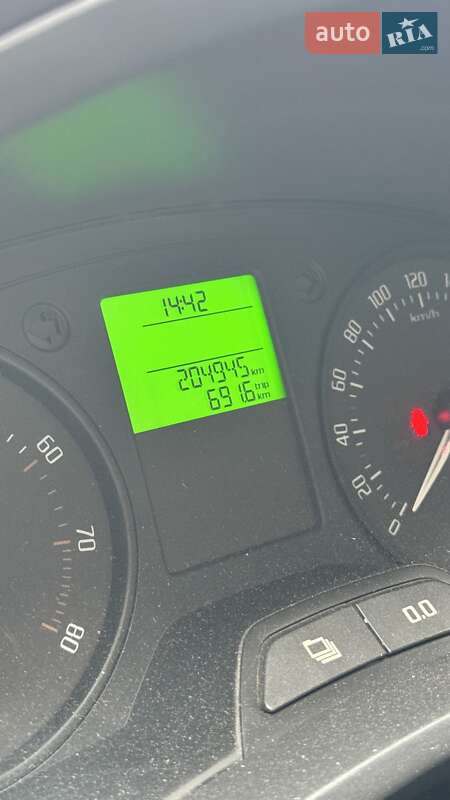 Хэтчбек Skoda Fabia 2011 в Запорожье