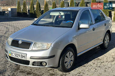 Седан Skoda Fabia 2004 в Львове