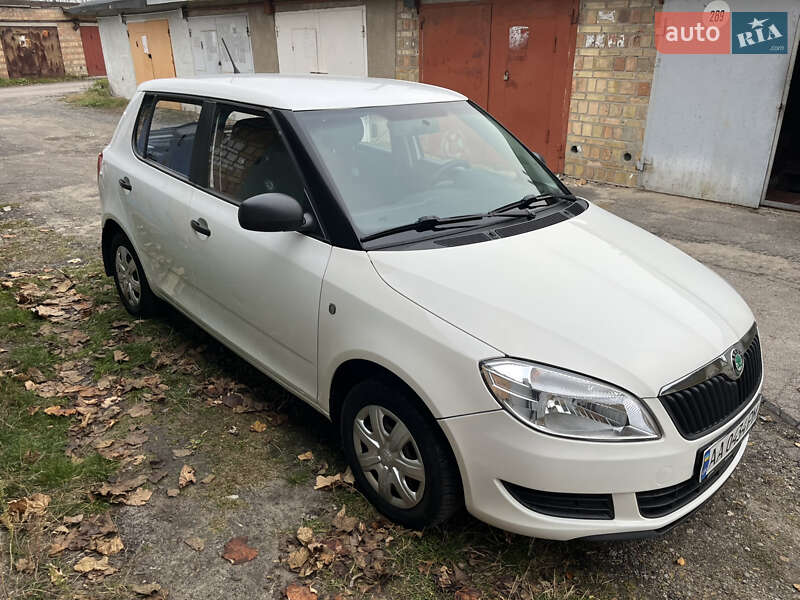 Хэтчбек Skoda Fabia 2011 в Киеве
