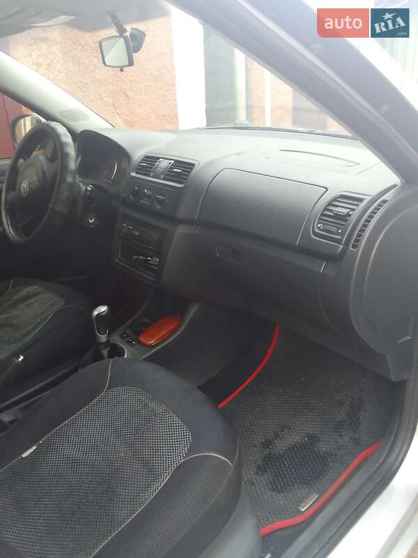 Хэтчбек Skoda Fabia 2011 в Николаеве