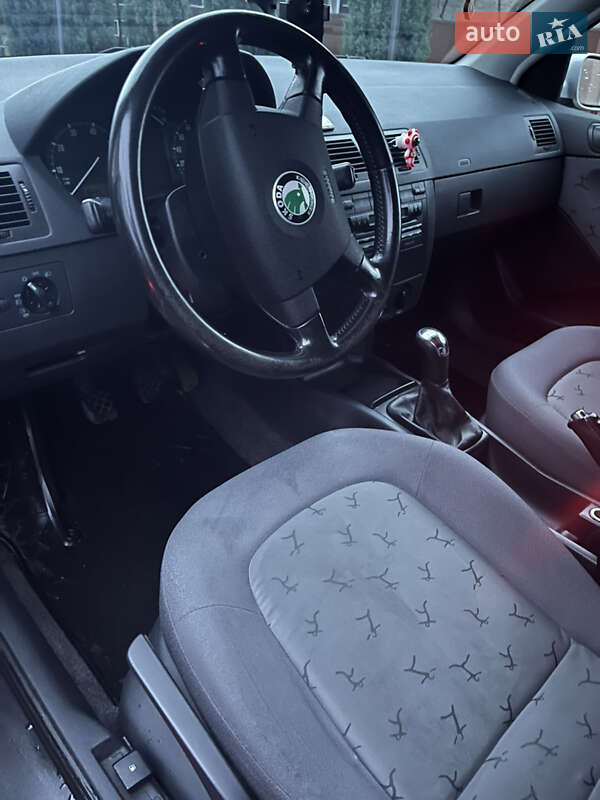 Седан Skoda Fabia 2004 в Мукачево