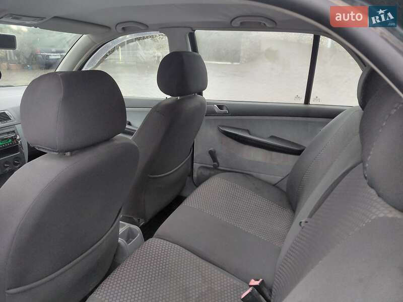 Хэтчбек Skoda Fabia 2001 в Волочиске