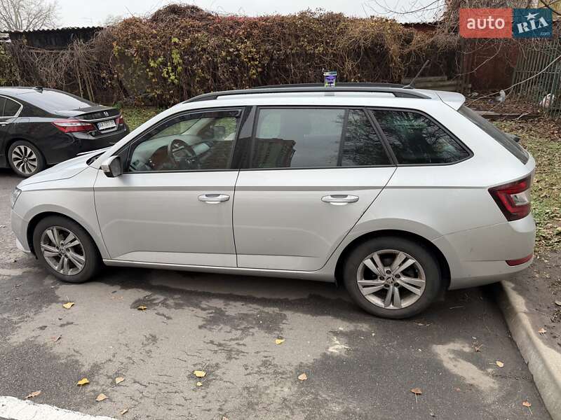 Универсал Skoda Fabia 2021 в Киеве