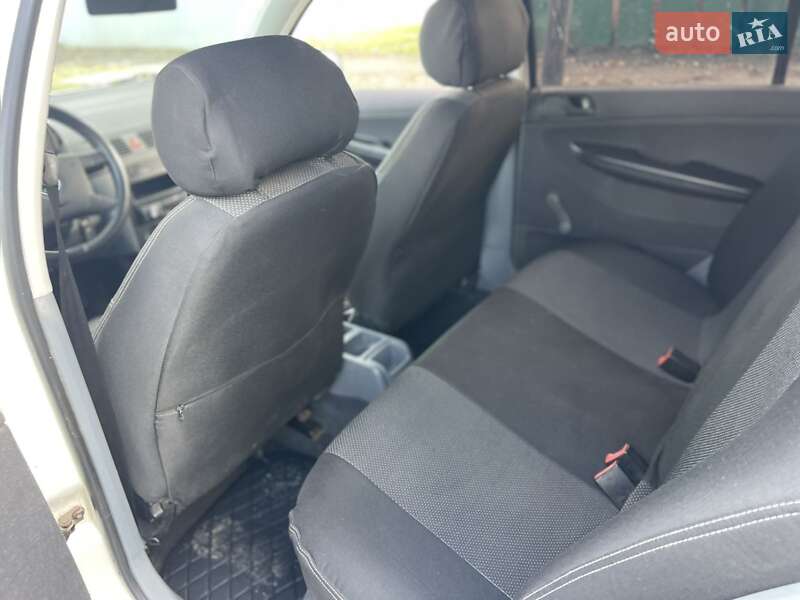 Хэтчбек Skoda Fabia 2000 в Полтаве фото 15 Хэтчбек Skoda Fabia 2000 в Полтаве