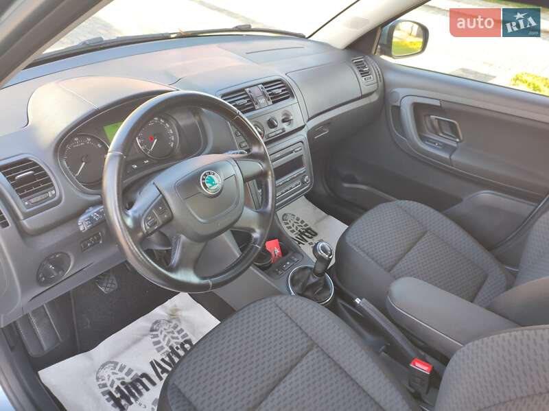 Хэтчбек Skoda Fabia 2010 в Луцке