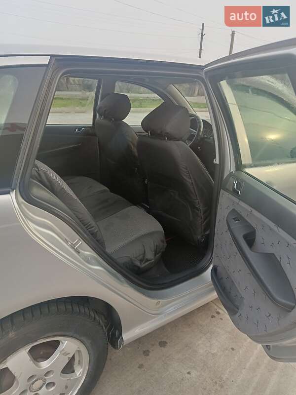 Универсал Skoda Fabia 2001 в Новом Буге