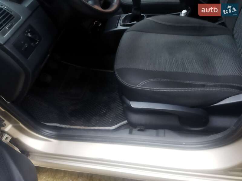 Універсал Skoda Fabia 2005 в Рівному